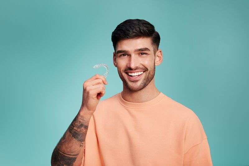 Aligneurs transparents pour corriger dents en avant